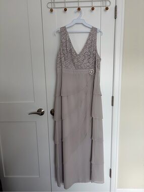 Sleeveless V-Neck Lace Bodice Chiffon Maxi Dress in Taupe